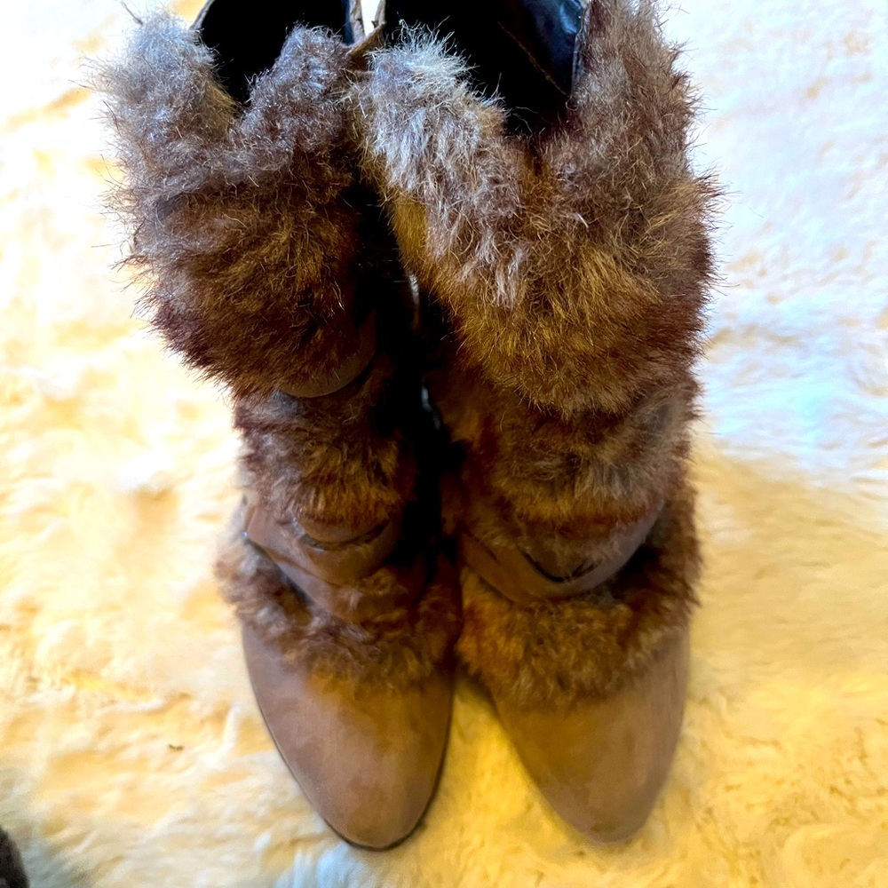 Jennifer Lopez Brown Fur-Trimmed with straps Women's Boots Sz 9 1/2 - Picture 2 of 8